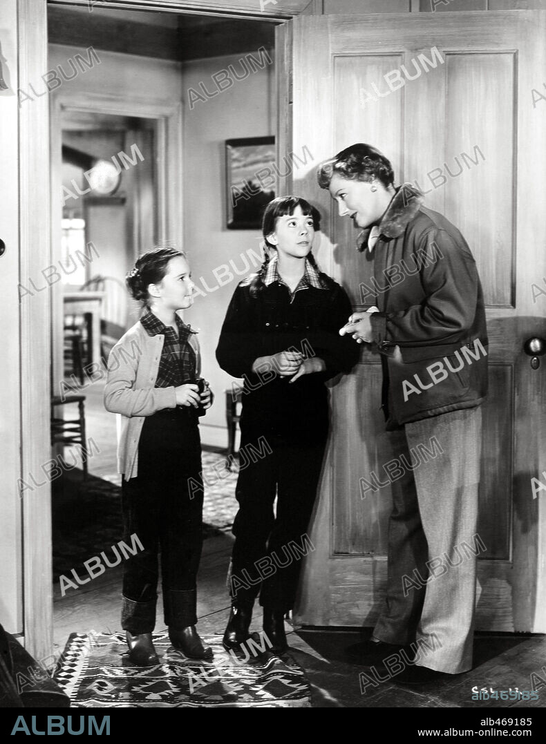 GIGI PERREAU, IRENE DUNNE and NATALIE WOOD in NEVER A DULL MOMENT, 1950, directed by GEORGE MARSHALL. Copyright RKO.