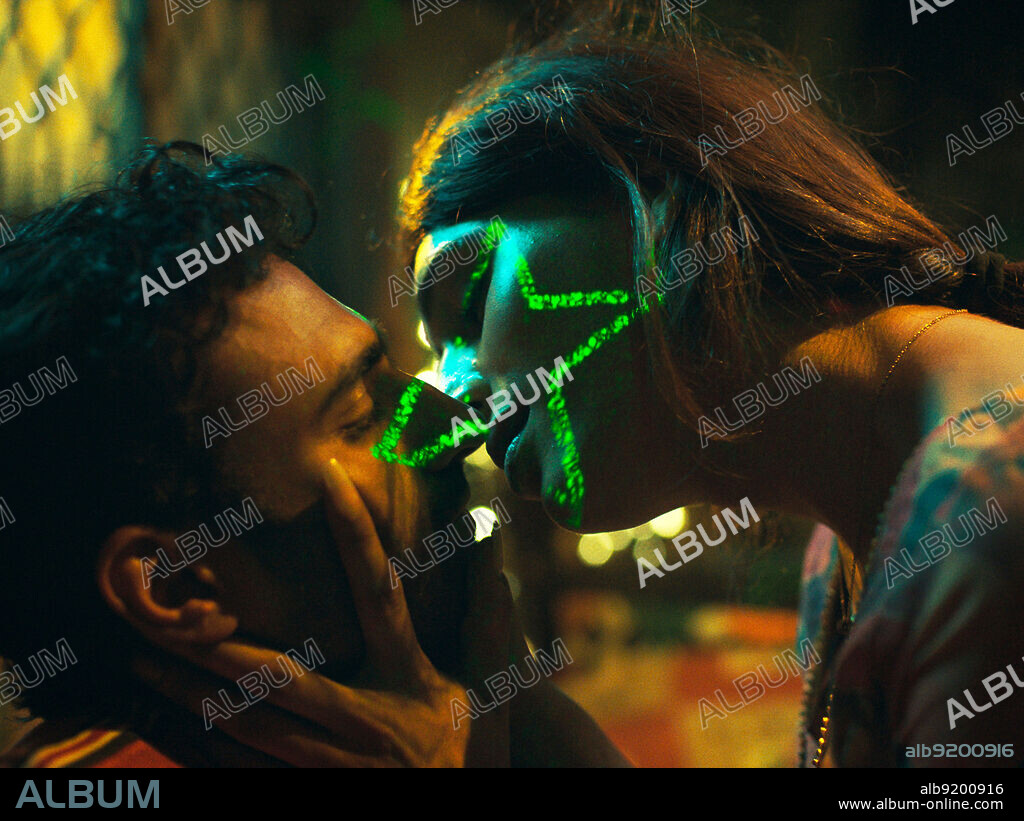 ALI JUNEJO and RASTI FAROOQ in JOYLAND, 2022, directed by SAIM SADIQ. Copyright Khoosat Films.