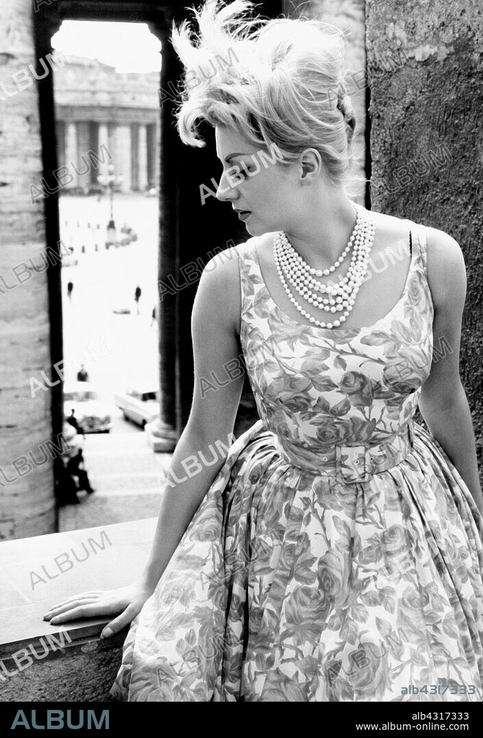 Delia Scala. Raimondo Vianello. Sandra Mondaini. 1960.