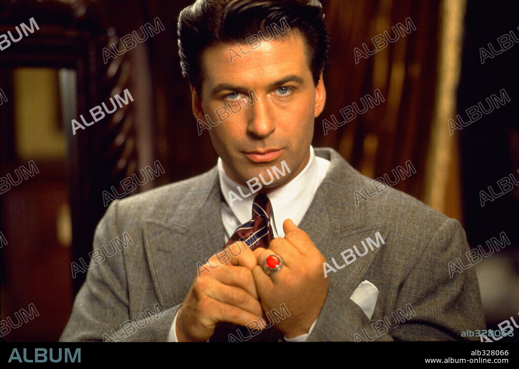ALEC BALDWIN en LA SOMBRA, 1994 (THE SHADOW), dirigida por RUSSELL MULCAHY. Copyright UNIVERSAL PICTURES / NELSON, RALPH.