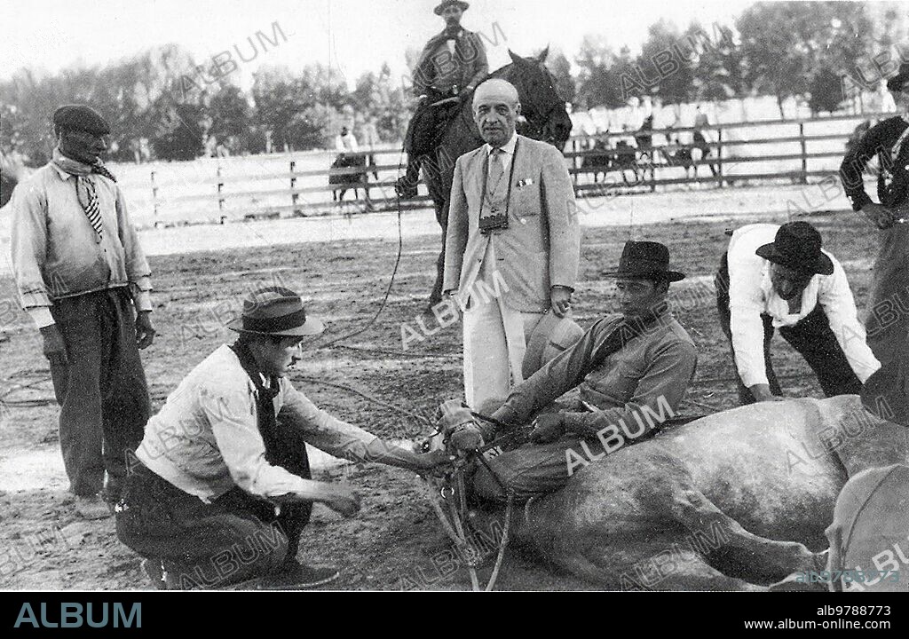 Images of a Life. At a country party held in 1941 on the Argentine farm "Acelain", by Enrique Larreta.