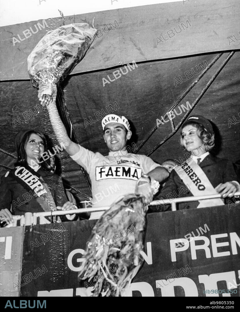 Eddy merckx wins the first leg of the giro d'italia, 1968.