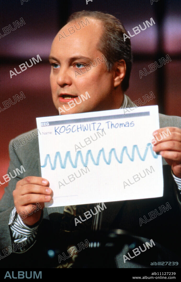RTL Nachtshow, late-night talk show, Germany 1994 - 1995, broadcast on 17 January 1995, presenter Thomas Koschwitz with the EEG printout of himself (original german headline: RTL Nachtshow).