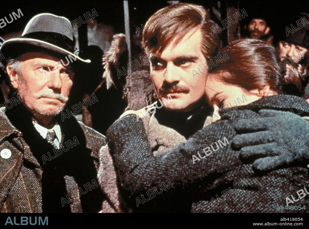 GERALDINE CHAPLIN and OMAR SHARIF in DOCTOR ZHIVAGO, 1965, directed by DAVID LEAN. Copyright CARLO PONTI/MGM.