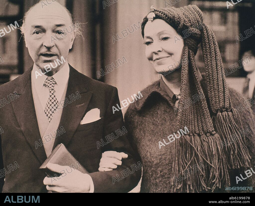 JOHN PROFUMO Y VALERIE HOBSON.