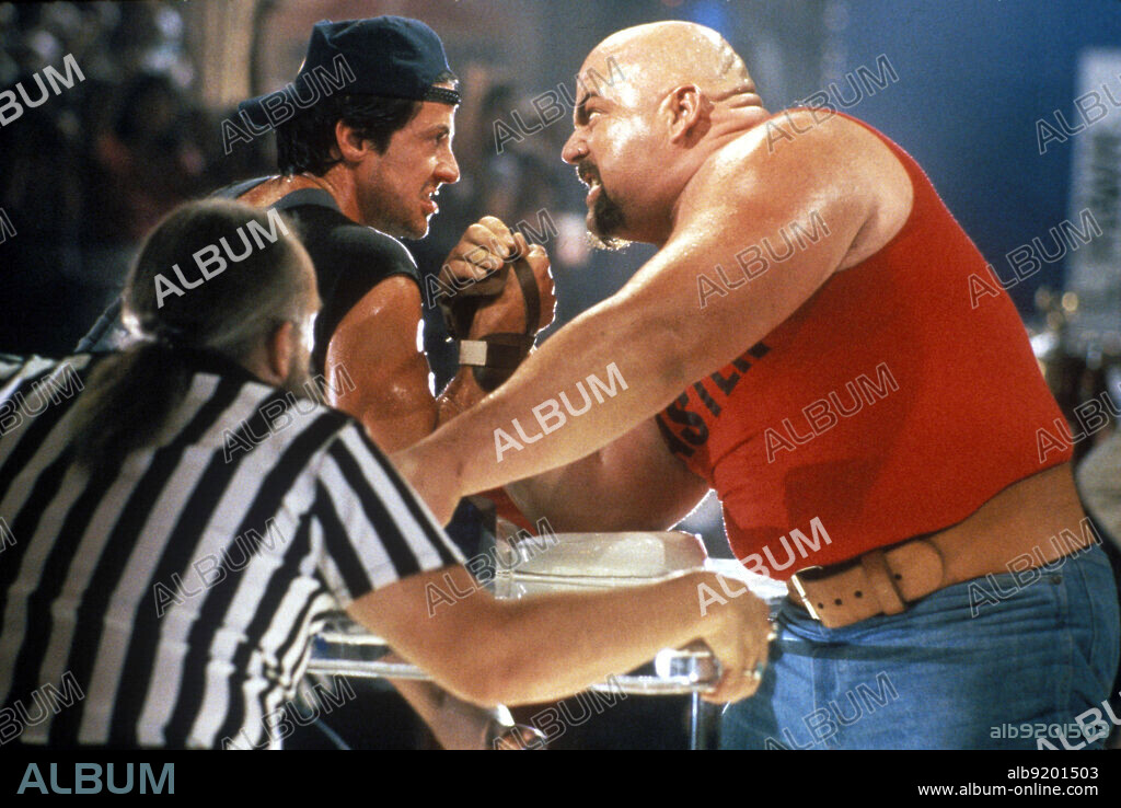 RICK ZUMWALT y SYLVESTER STALLONE en YO, EL HALCON, 1987 (OVER THE TOP), dirigida por MENAHEM GOLAN. Copyright WARNER BROS.