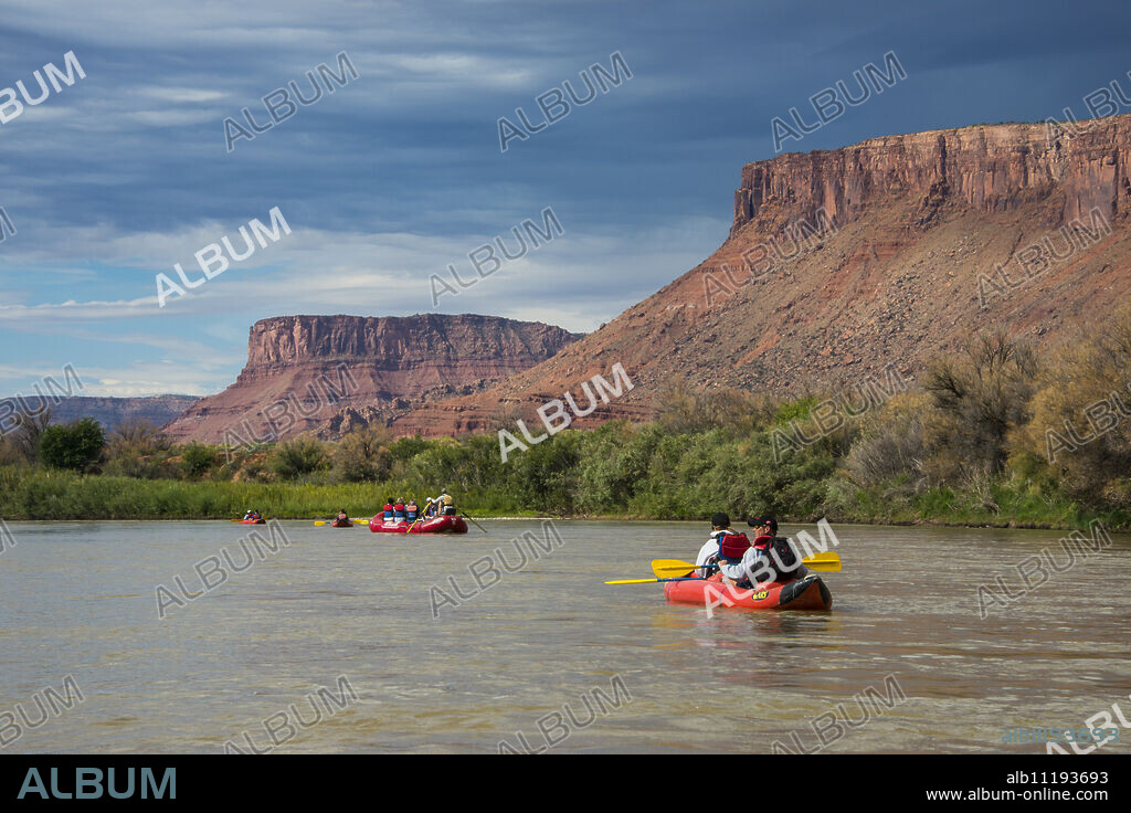 Kayaking and rafting down the Colorado River, Castle Valley near Moab, Utah, United States of America, North America.