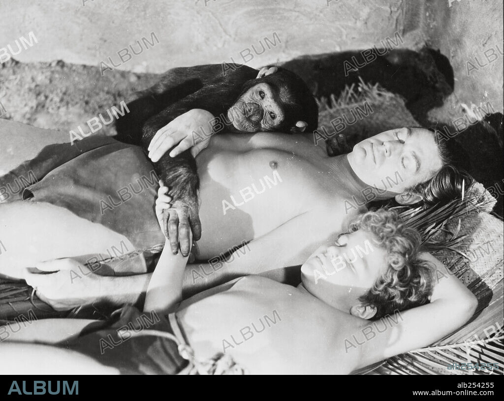 JOHNNY SHEFFIELD y JOHNNY WEISSMULLER en TARZÁN EL TEMERARIO, 1943 (TARZAN'S DESERT MYSTERY), dirigida por WILHELM THIELE. Copyright RKO.