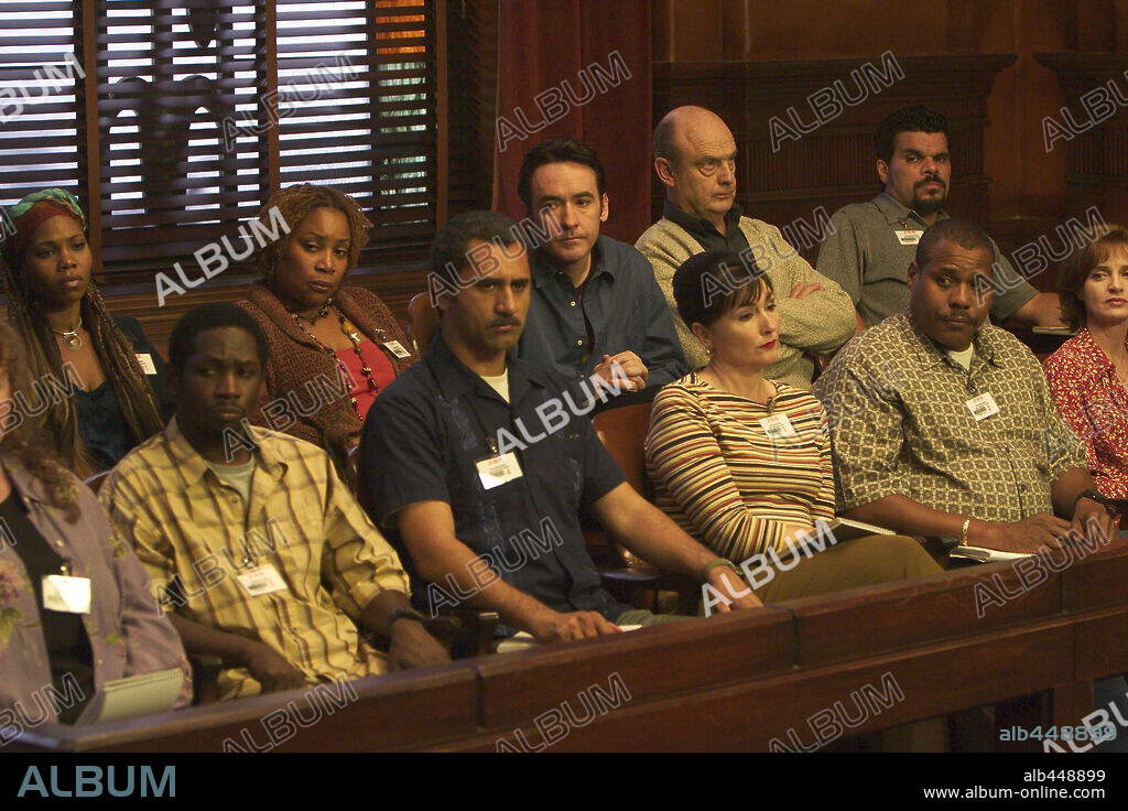 JOHN CUSACK en EL JURADO, 2003 (RUNAWAY JURY), dirigida por GARY FLEDER. Copyright MONARCHY ENT.
