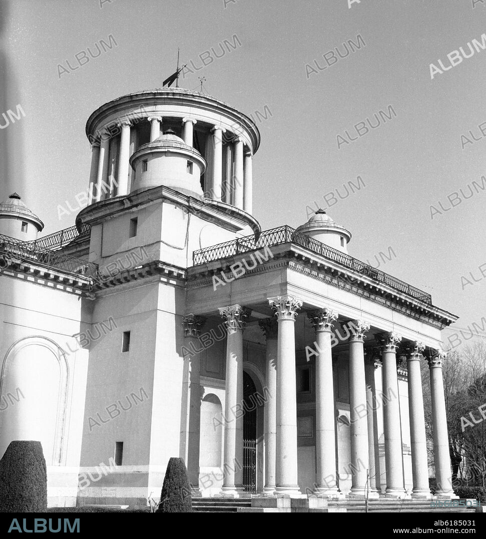 JUAN DE VILLANUEVA. OBSERVATORIO ASTRONOMICO CONSTRUIDO ENTRE 1790 Y 1846 - NEOCLASICISMO ESPAÑOL - FOTOGRAFIA EN BLANCO Y NEGRO - AÑOS 60 -.