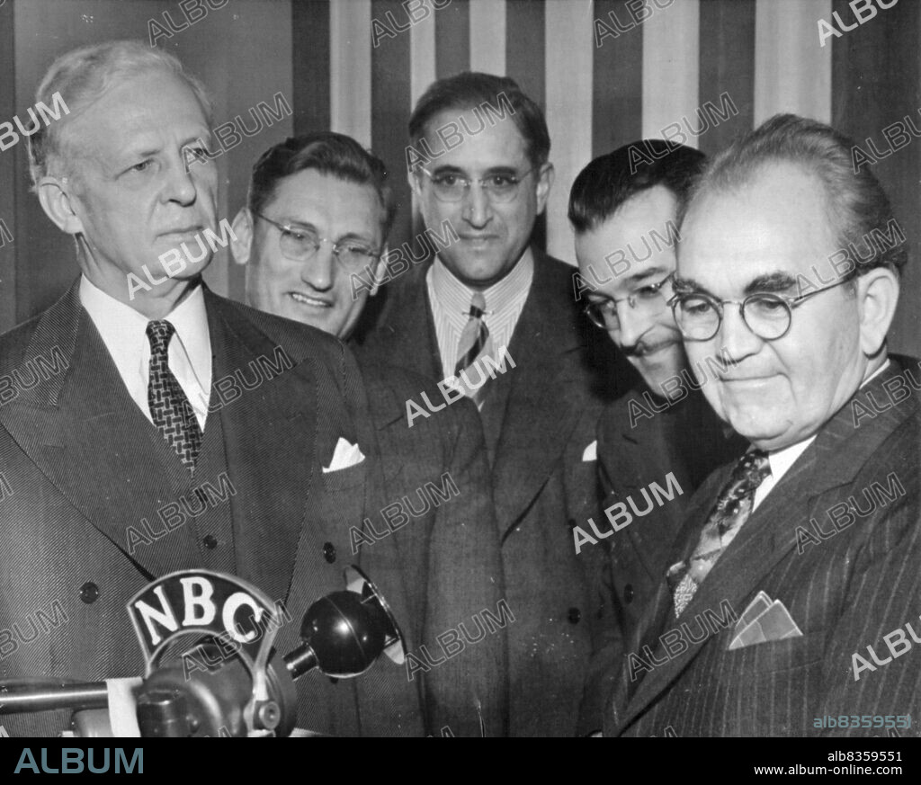 The End of Tom Mooney's Long Fight - Tom Mooney walked from the California state capitol at Sacramento, Calif., Jan. 7, a free man, thus ending 22 years of living prison during which time mooneyes friends waged a constant campaign for his release. shown (L. to R.) as the pardon was handed over are Gov. Culbert Olson, Lt. Gov. Ellis Patterson, K.I. Fulton, Olson's Secretary, George T. Davis, Mooney's Attorney, and Mooney. January 08, 1939. (Photo by Associated Press Photo).