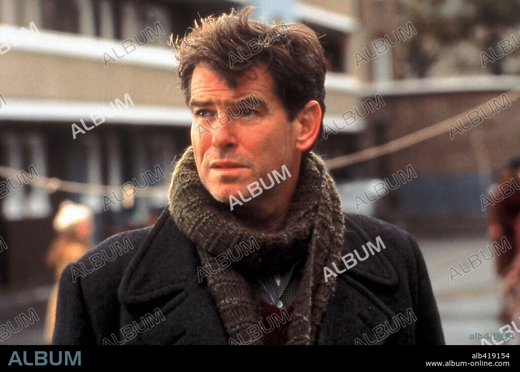 PIERCE BROSNAN en EVELYN, 2002, dirigida por BRUCE BERESFORD. Copyright UNITED ARTISTS.