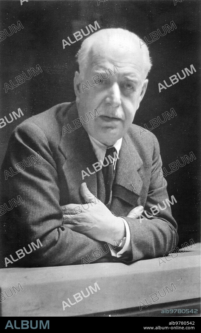 Don Julio Casares Secretario perpetuo de la Real Academia Española.