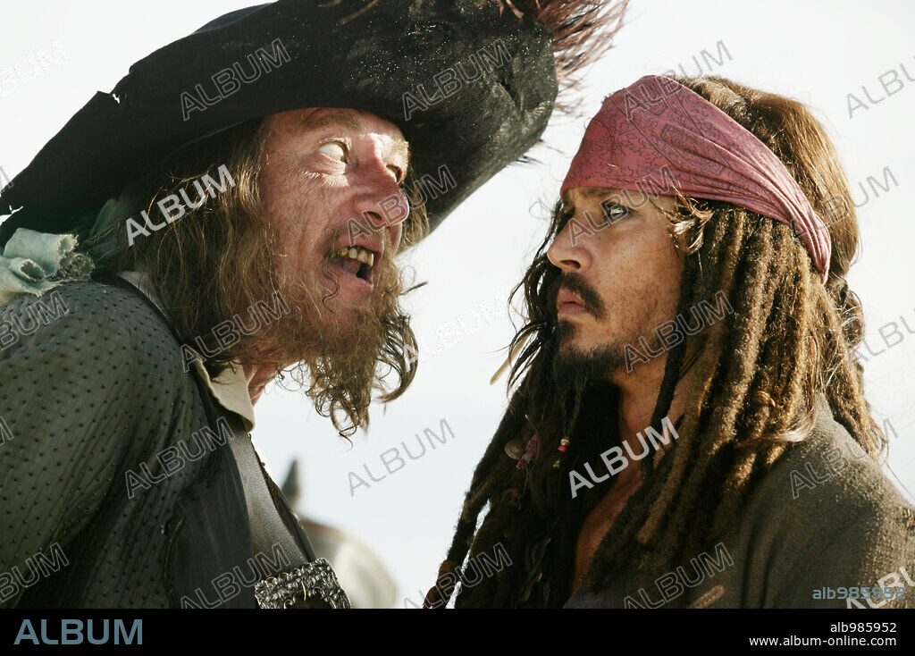 GEOFFREY RUSH y JOHNNY DEPP en PIRATAS DEL CARIBE: EN EL FIN DEL MUNDO, 2007 (PIRATES OF THE CARIBBEAN: AT WORLDS END), dirigida por GORE VERBINSKI. Copyright WALT DISNEY PICTURES / MOUNTAIN, PETER.