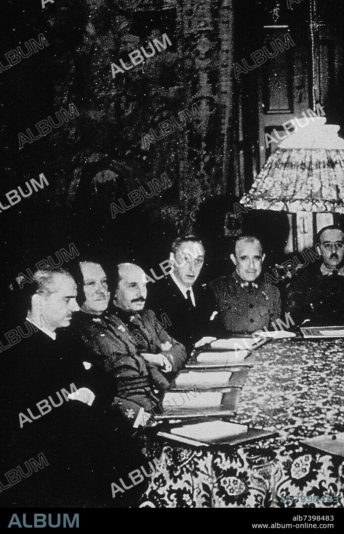 PRIMER GOBIERNO DE LA ESPAÑA NACIONAL CONSTITUIDO EN BURGOS EL 30 DE ENERO DE 1938, PRESIDIDO POR FRANCISCO FRANCO.