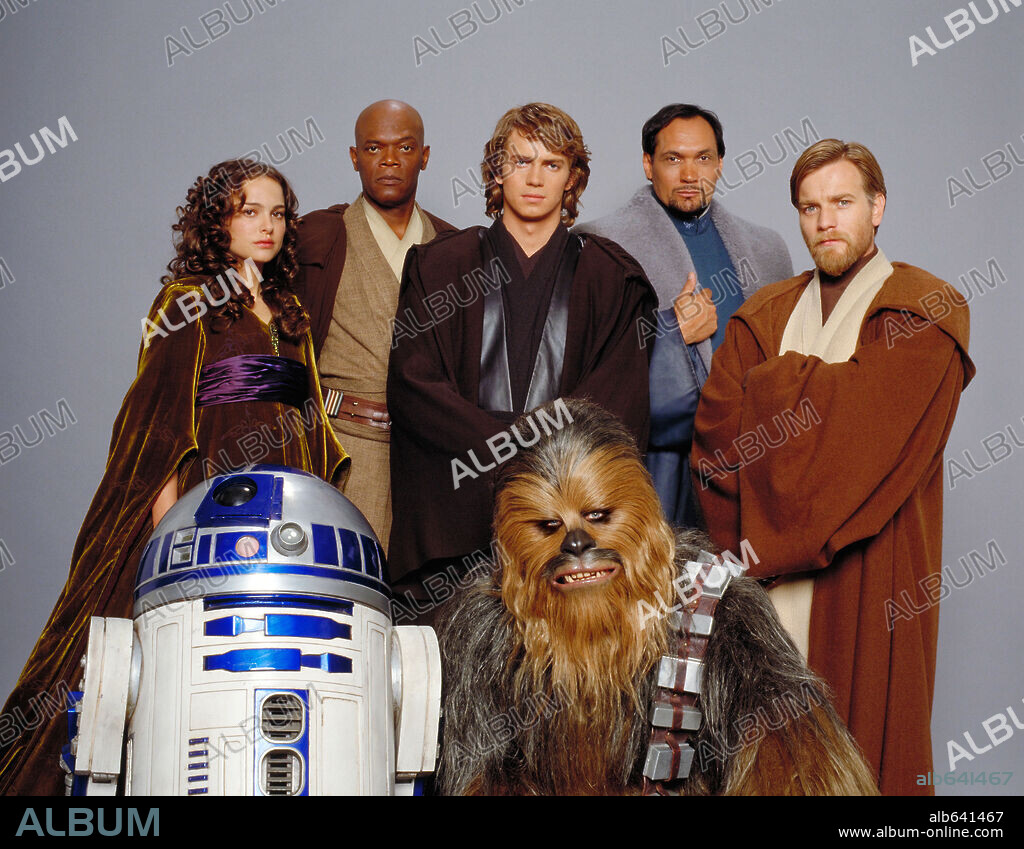 EWAN McGREGOR, HAYDEN CHRISTENSEN, JIMMY SMITS, NATALIE PORTMAN, PETER MAYHEW and SAMUEL L. JACKSON in STAR WARS: EPISODE III-REVENGE OF THE SITH, 2005, directed by GEORGE LUCAS. Copyright LUCASFILM / HAMSHERE, KEITH.