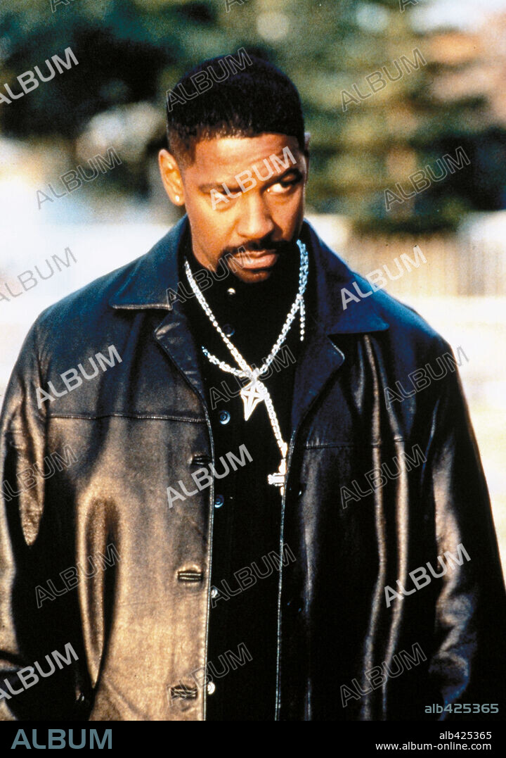 DENZEL WASHINGTON en TRAINING DAY: DÍA DE ENTRENAMIENTO, 2001 (TRAINING DAY), dirigida por ANTOINE FUQUA. Copyright WARNER BROS. PICTURES.