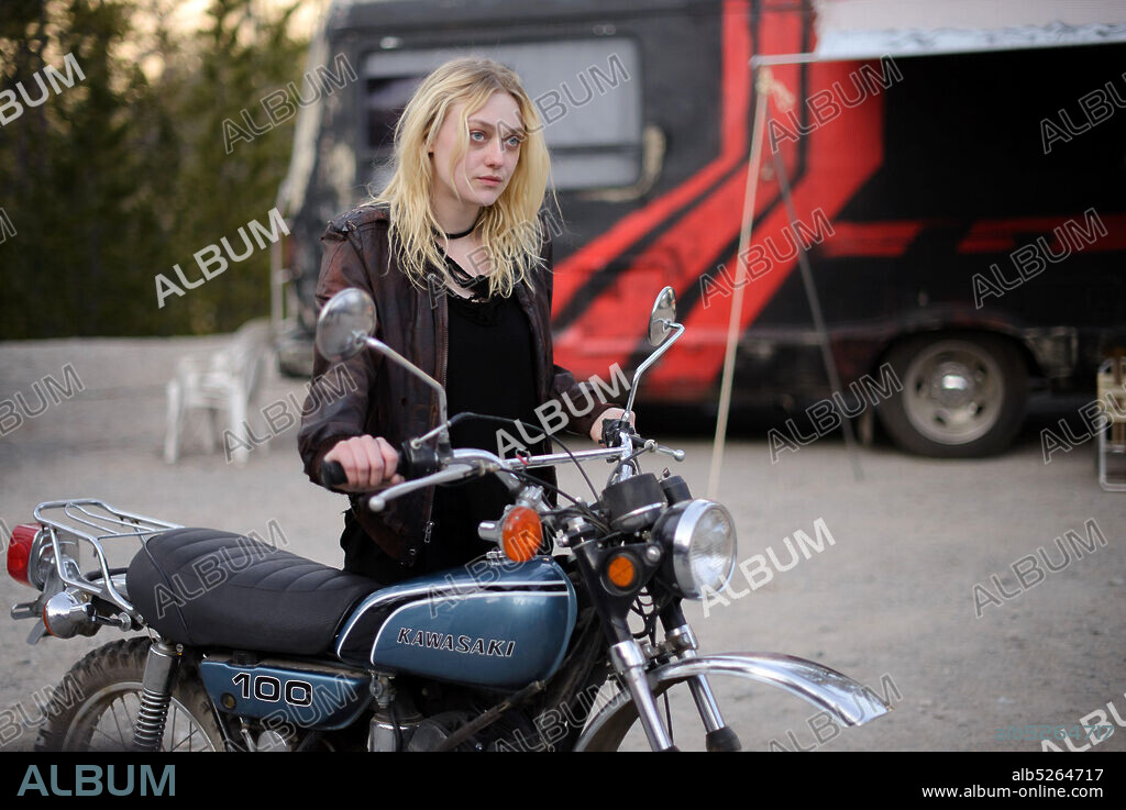 DAKOTA FANNING dans VIENA AND THE FANTOMES, 2020, réalisé par GERARDO NARANJO. Copyright Lola Pictures / Verisimilitude.