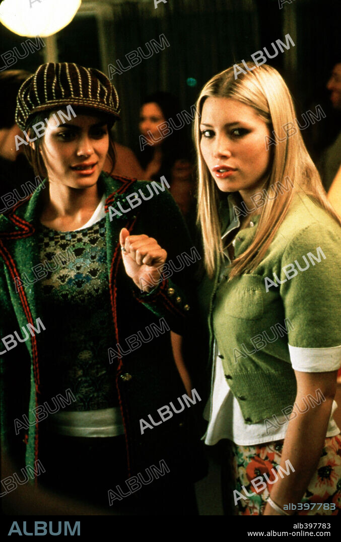 JESSICA BIEL and SHANNYN SOSSAMON in THE RULES OF ATTRACTION, 2002, directed by ROGER AVARY. Copyright KINSGATE FILMS/ROGER AVARY/FILMPRODUCKTION GMBH.