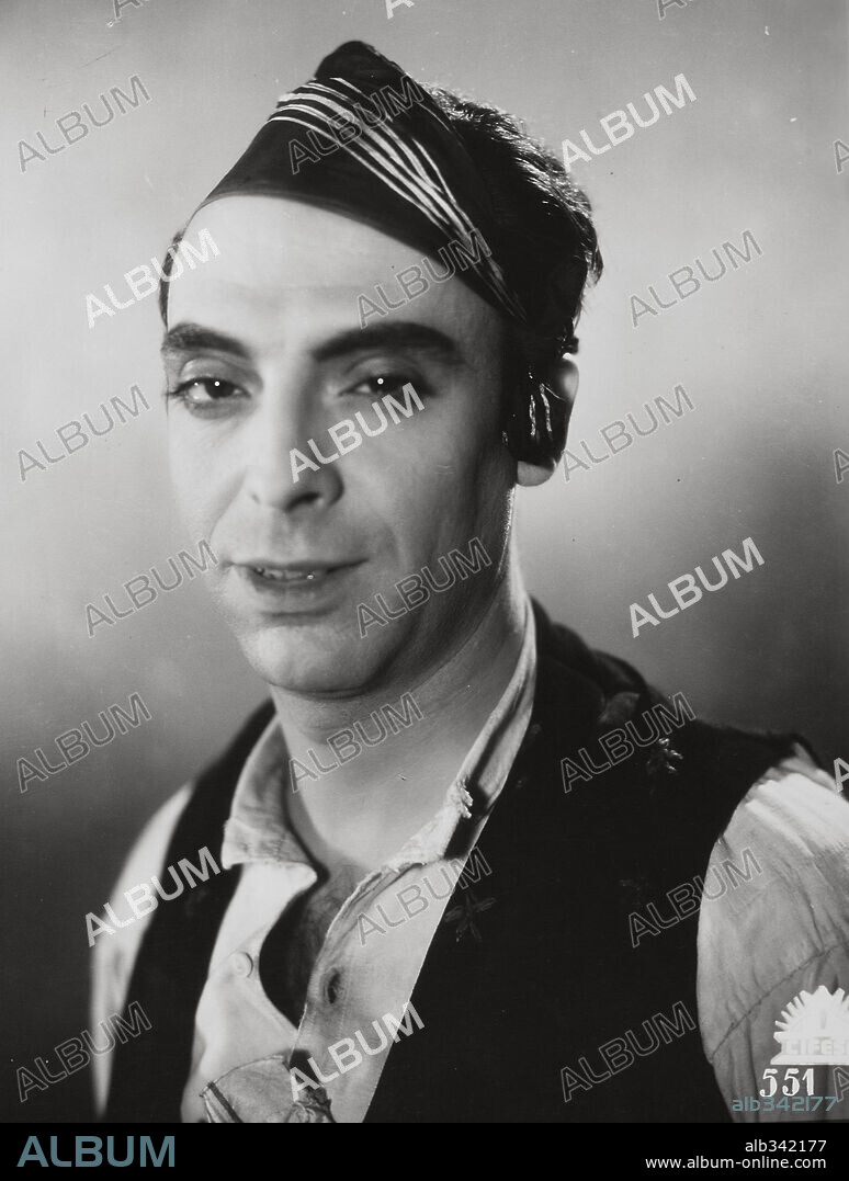 MANUEL LUNA en NOBLEZA BATURRA, 1935, dirigida por FLORIAN REY. Copyright CIFESA.