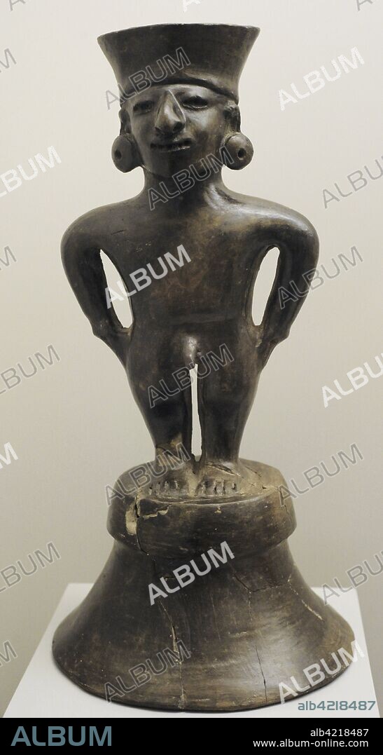 Figura representando un hombre. Cerámica. Cultura Manteña, Período de Integración (500-1533 d. C.). Ecuador. Museo de América. Madrid. España.