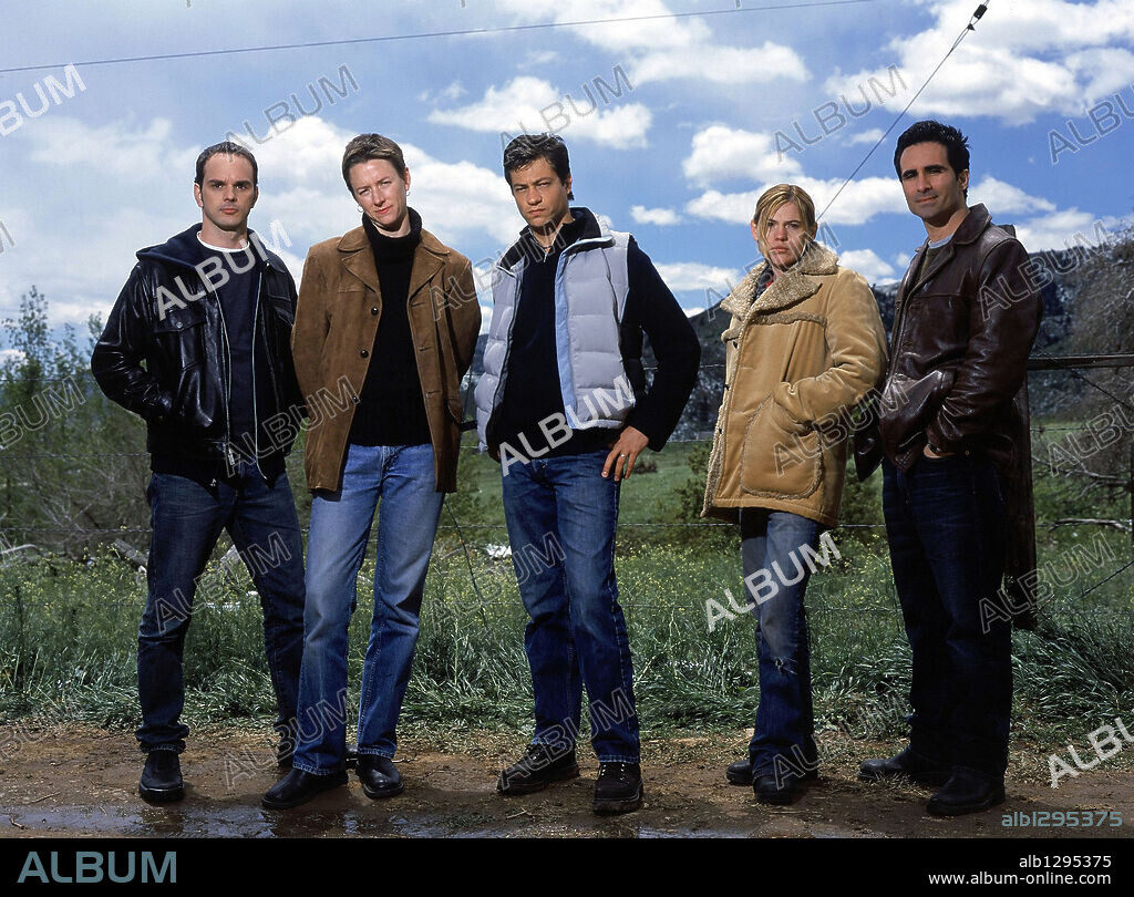 CLEA DUVALL, GRANT VARJAS y NESTOR CARBONELL en THE LARAMIE PROJECT, 2002, dirigida por MOISES KAUFMAN. Copyright CANE/GABAY PRODUCTIONS/GOOD MACHINE/HOME BOX OFFICE.