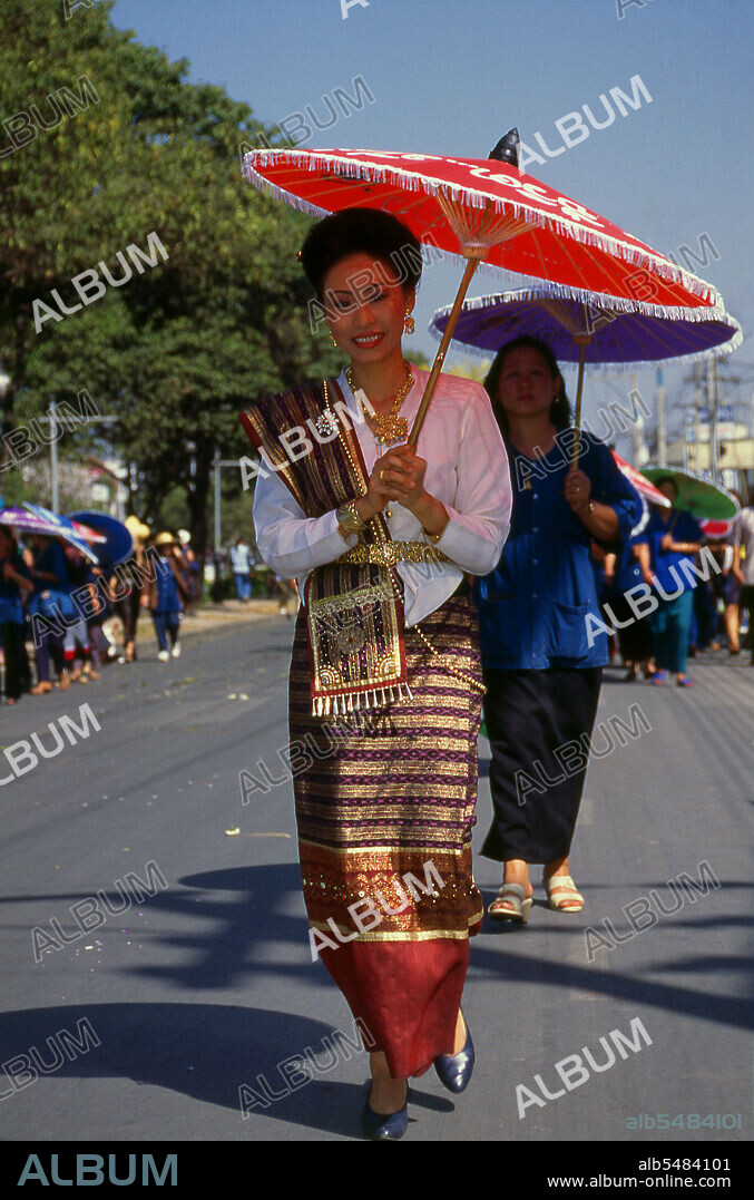 Chiang Mai is known as 'the Rose of the North', but it really blooms into flower in February, towards the end of the cool season. Every year on the first weekend of February, the Chiang Mai Flower Festival is opened. The flower beds in public spaces all around the town are especially beautiful at this time of year. Everywhere there can be found gorgeous displays of yellow and white chrysanthemums, and the Damask Rose, a variety found only in Chiang Mai. Also, the pink and purplish Dendrobium orchids, and the yellow Daoruang. The real focus of this Chiang Mai festival, however, is the public garden of Suan Buak Haad on the south-western corner of the moat. The road next to the moat all around the park is closed to traffic, and vendors of plants, Thailand flowers, Thailand orchids and garden decorations set up their stalls there.