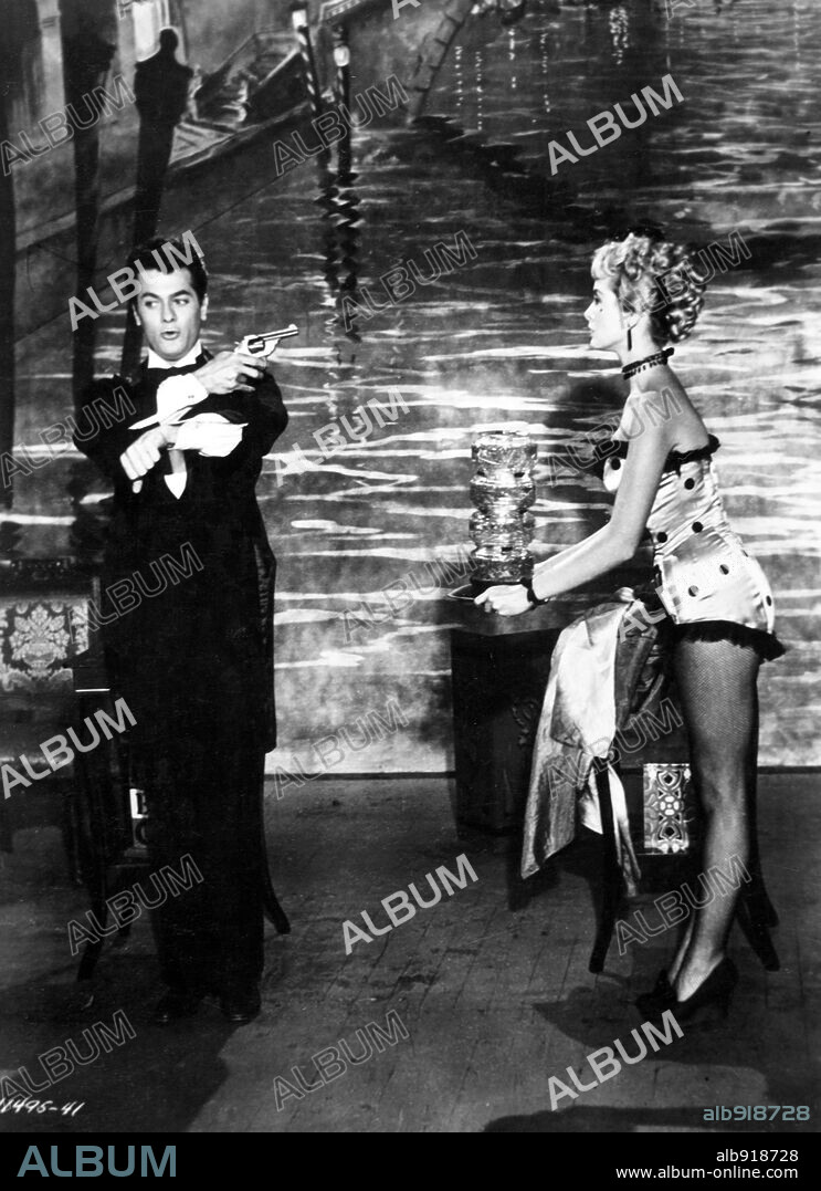 JANET LEIGH and TONY CURTIS in HOUDINI, 1953, directed by GEORGE MARSHALL. Copyright PARAMOUNT PICTURES.
