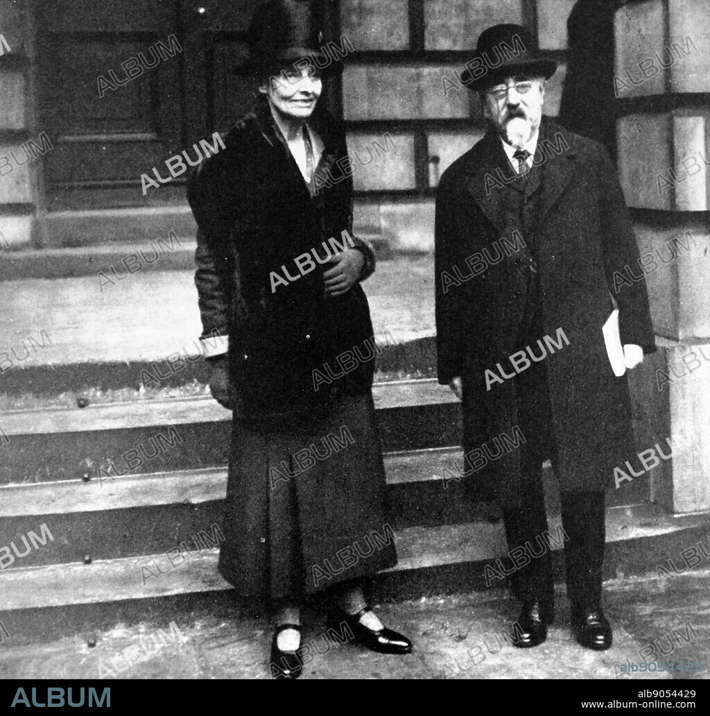Beatrice and Sidney webb 1930. Sidney James Webb, 1st Baron Passfield PC OM (13 July 1859 13 October 1947) was a British socialist, economist, reformer and a co-founder of the London School of Economics. Martha Beatrice Webb, Lady Passfield (née Potter; 22 January 1858 30 April 1943), was an English sociologist, economist, socialist, labour historian and social reformer.