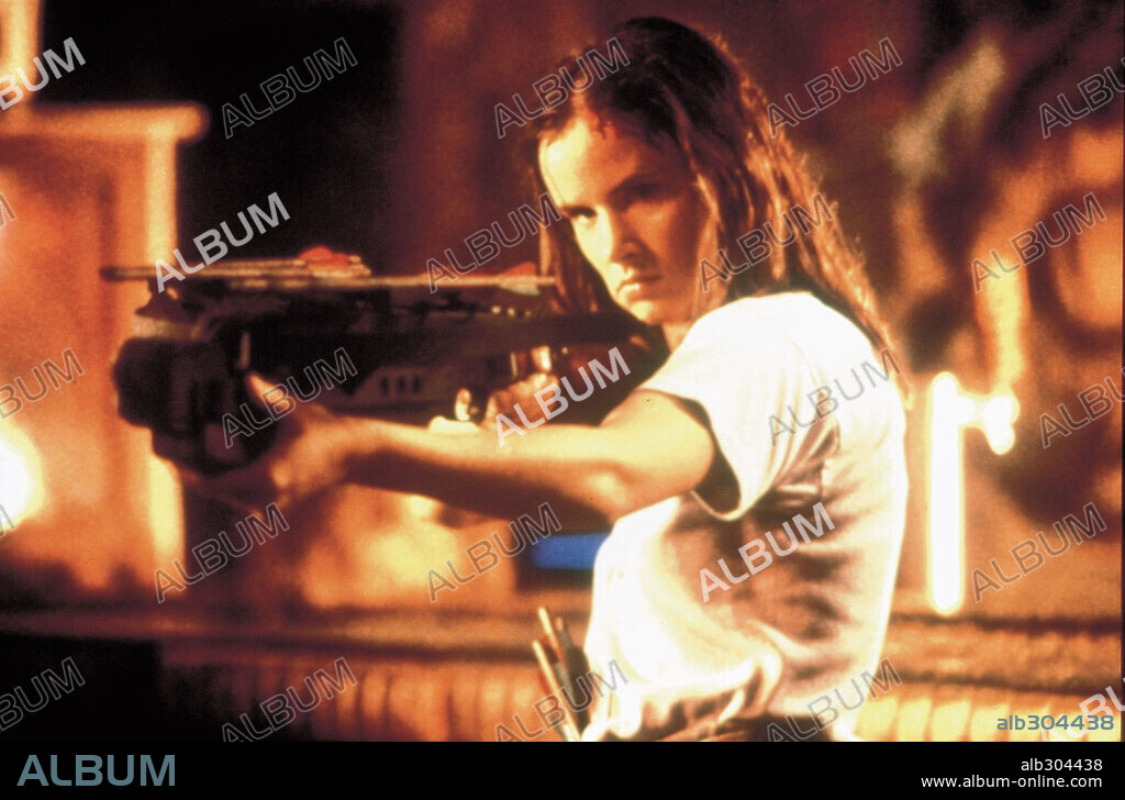 JULIETTE LEWIS in FROM DUSK TILL DAWN, 1996, directed by ROBERT RODRIGUEZ. Copyright MIRAMAX FILMS.