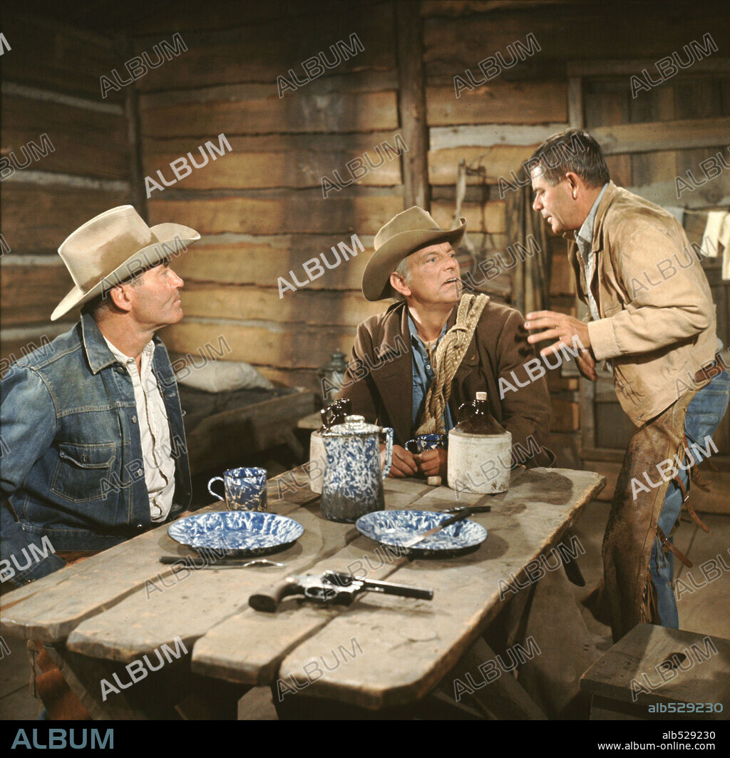 DENVER PYLE, GLENN FORD and HENRY FONDA in THE ROUNDERS, 1965, directed by BURT KENNEDY. Copyright M.G.M.