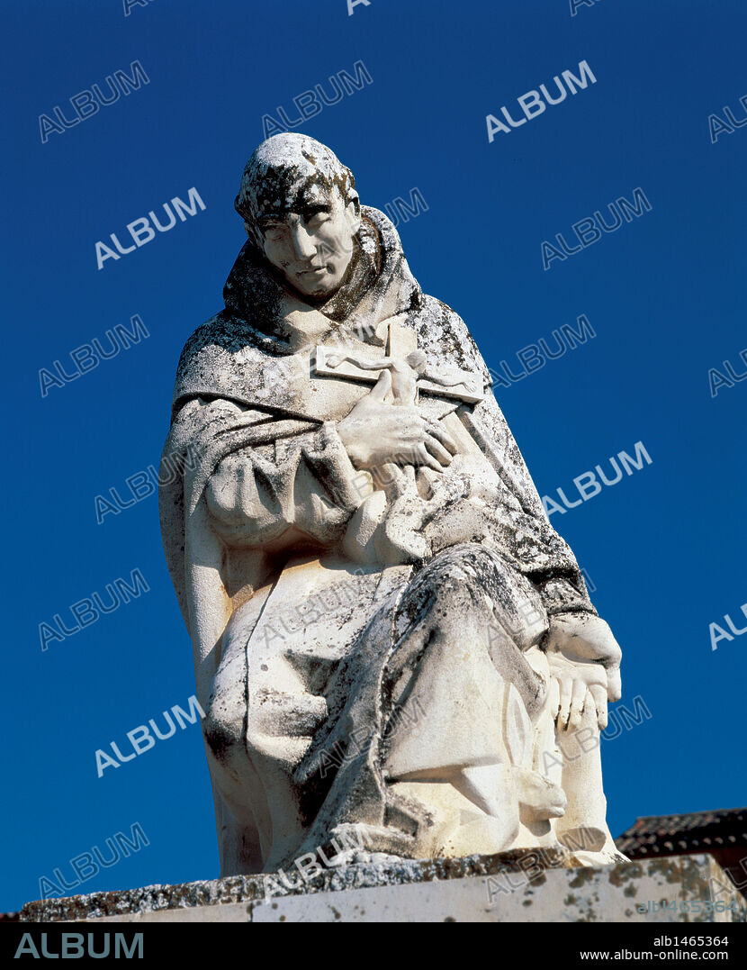 SAN JUAN DE LA CRUZ (Juan de Yepes Alvarez) (1542-1591). Religioso y poeta místico español. S. XVI. Monumento en La Carolina. Provincia de Jaén. Andalucía. España.