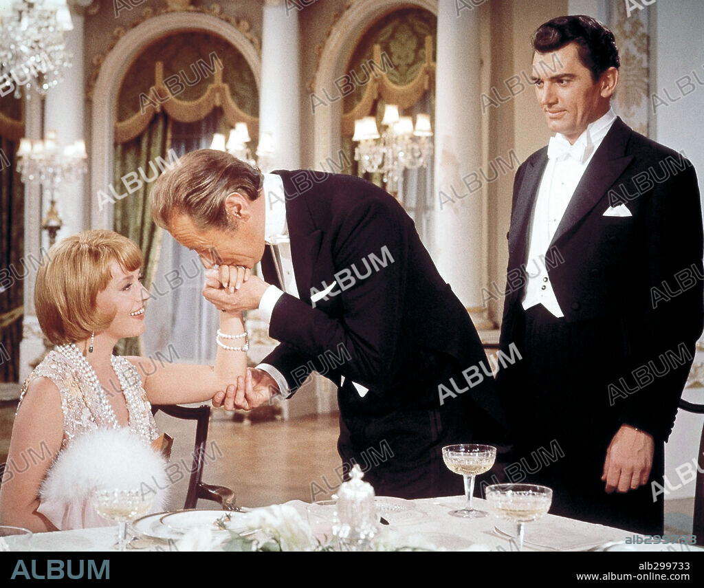 REX HARRISON and SHIRLEY MACLAINE in THE YELLOW ROLLS ROYCE, 1964, directed by ANTHONY ASQUITH. Copyright M.G.M.