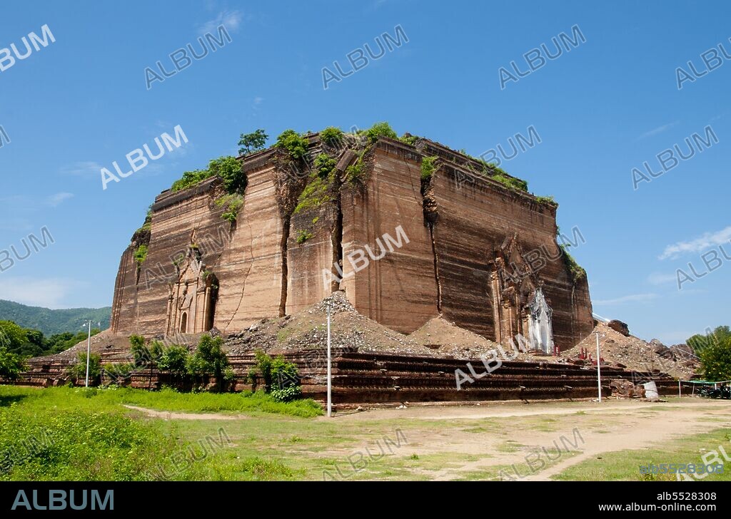 The Mingun Pahtodawgyi (Mingun Temple) was built in 1790 by King Bowdawpaya (1745 - 1819) the sixth king of the Konbaung Dyanasty. The enormous stupa was never completed and today stands at a height of 50m (164 ft). It was originally intended to be the tallest stupa in the world at a height of 150m (490 ft).