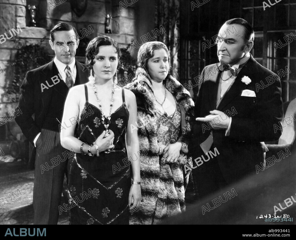 ANDRES DE SEGUROLA, ANTONIO MORENO, MARIA ALBA et MARIA CALVO dans EL CUERPO DEL DELITO, 1930, réalisé par A. WASHINGTON PEZET. Copyright PARAMOUNT PICTURES.