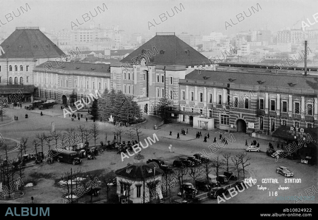 [ 1940s Japan - Tokyo Station ] The early post-war Tokyo Station, located in the Marunouchi business district of Tokyo, in the late 1940s. This photo shows the station without the third floor and the domes, which were destroyed during the firebombings of 1945 (Showa 20). 20th century vintage postcard.