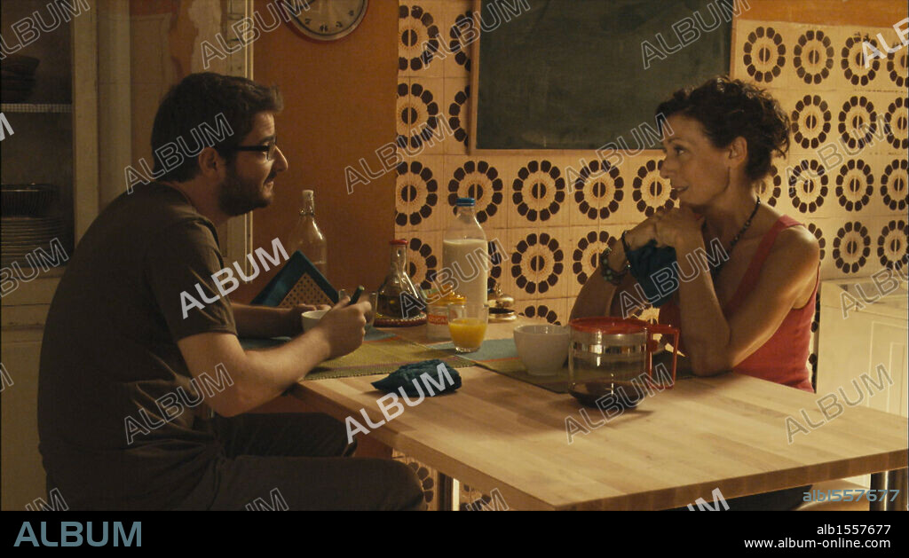 CARMEN ELIAS y GORKA OTXOA en ESTAS AHI?, 2011, dirigida por ROBERTO SANTIAGO. Copyright MOTION INVESTMENT GROUP.