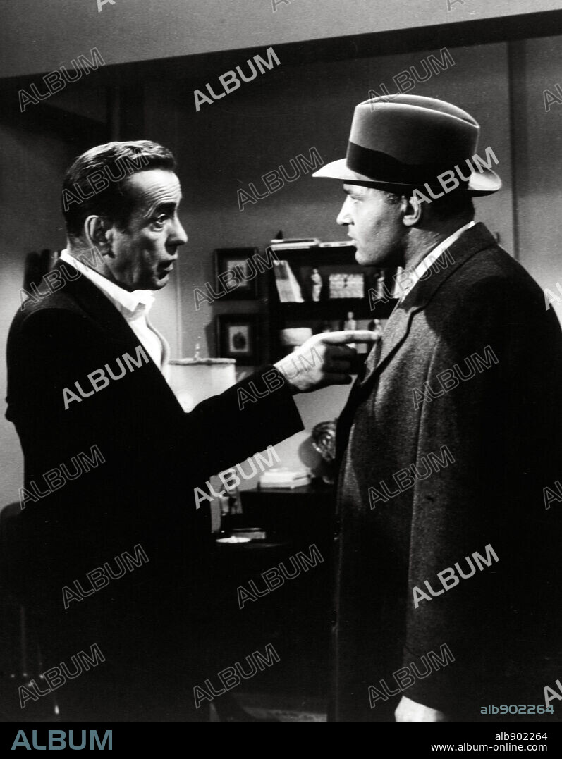 HUMPHREY BOGART en MÁS DURA SERÁ LA CAÍDA, 1956 (THE HARDER THEY FALL), dirigida por MARK ROBSON. Copyright COLUMBIA PICTURES.