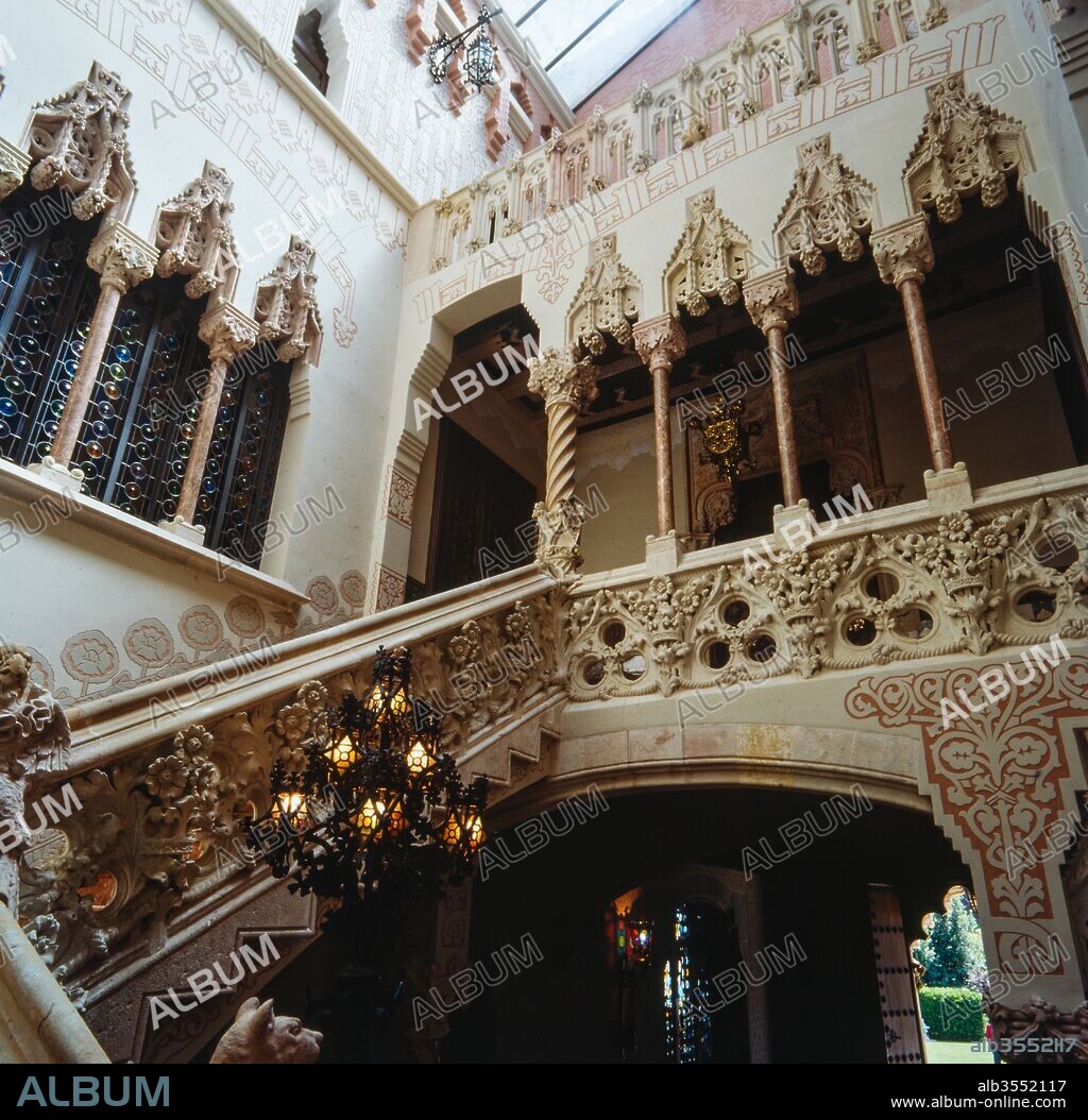 Josep Puig i Cadafalch / Patio interior de la Casa Garí, 1898-1899, Argentona, Barcelona, Cataluña, España.