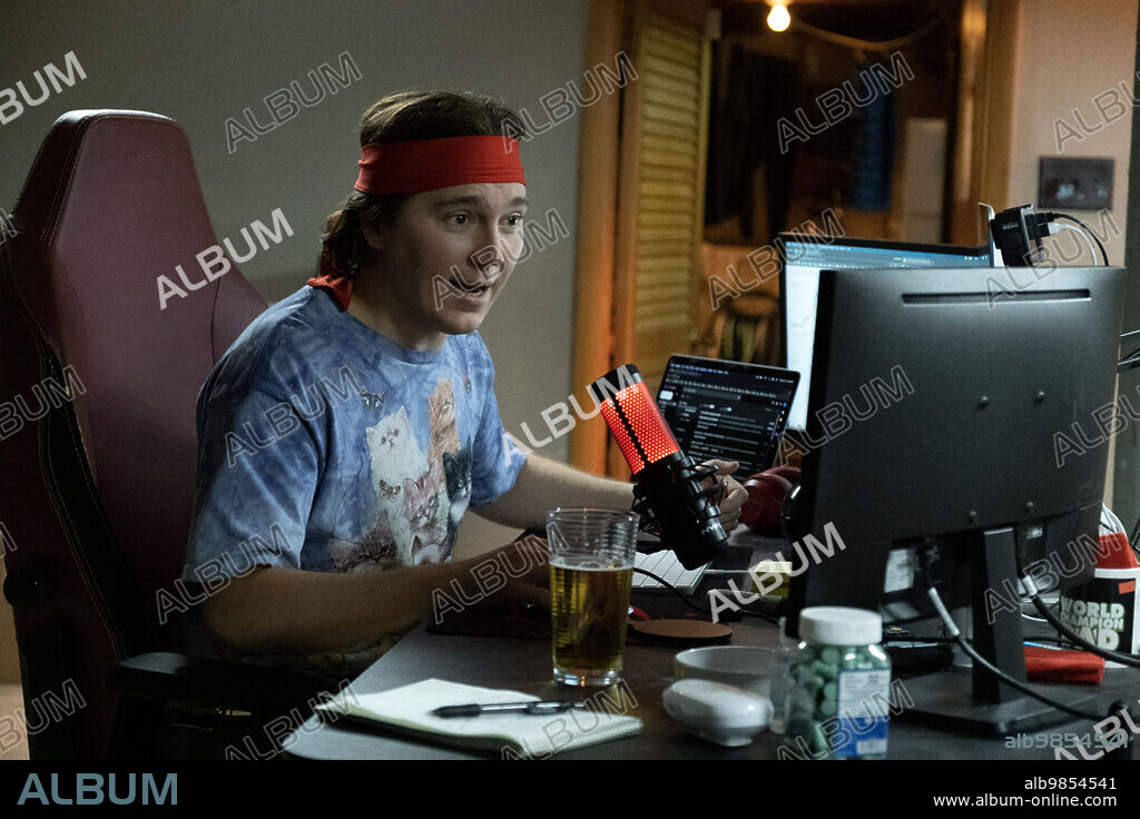 PAUL DANO in DUMB MONEY, 2023, directed by CRAIG GILLESPIE. Copyright COLUMBIA PICTURES.