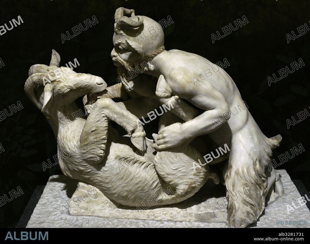 Grupo escultórico de mármol del dios Pan practicando el coito con una hembra-cabra. Pieza procedente de la Villa de Papiri, Gran Peristilo. Herculano. Siglo I a. C. -I d. C, Gabinete Secreto. Museo Arqueológico Nacional. Nápoles. Italia.