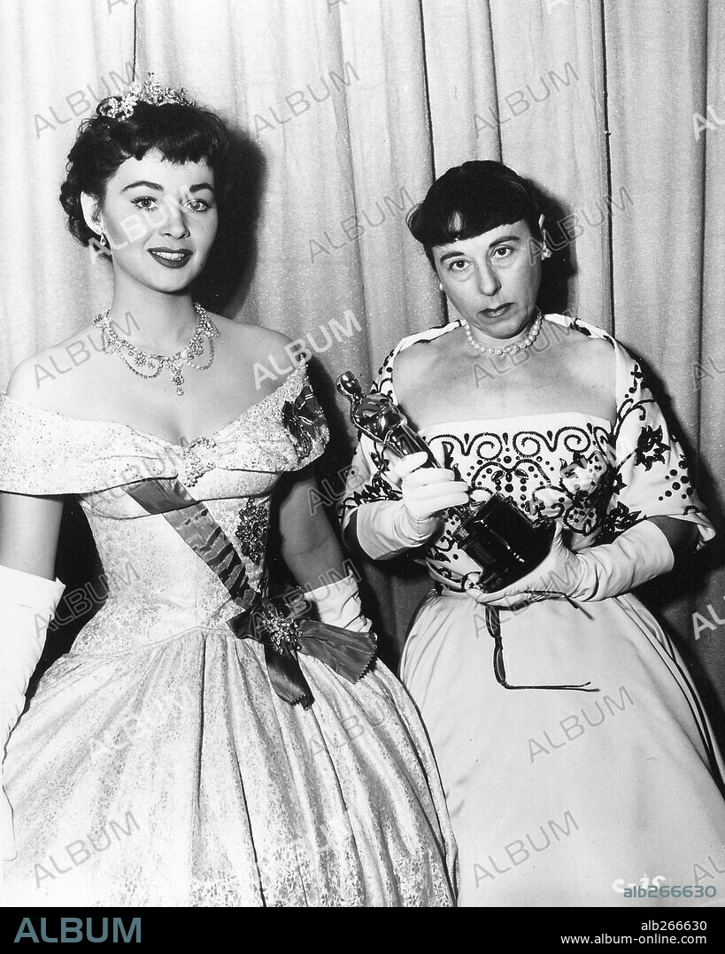 EDITH HEAD. The 26th Academy Awards / 1954.
Edith Head holds her Costume Design Oscar for the film 'Roman Holiday'. 1954