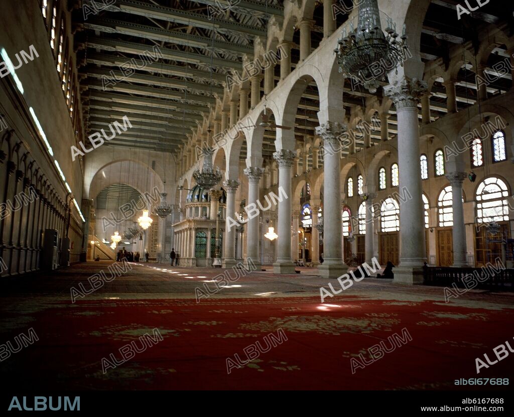 INTERIOR - SALA DE ORACION DE LA MEZQUITA OMEYA DE DAMASCO - SIGLO VIII.