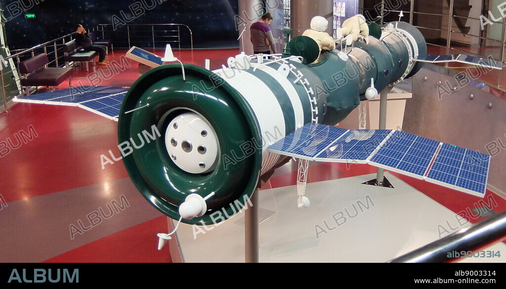 Soyuz-4 and Soyuz 5 spacecraft docking - the world's first orbital docking of spacecraft's.