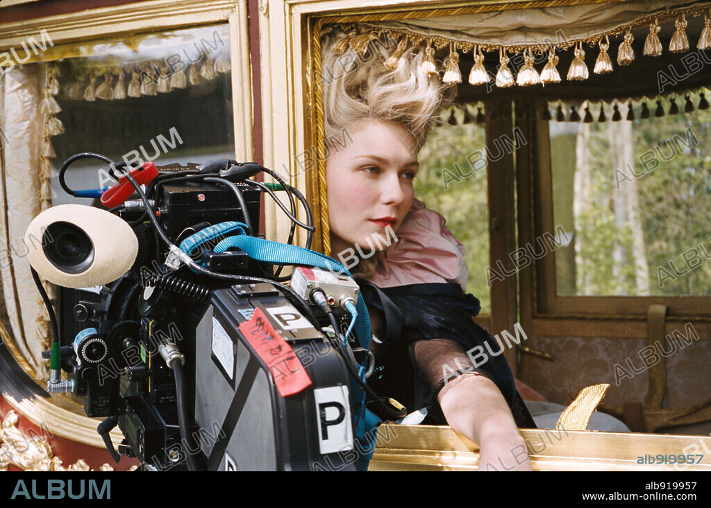 KIRSTEN DUNST en MARÍA ANTONIETA, 2006 (MARIE ANTOINETTE), dirigida por SOFIA COPPOLA. Copyright COLUMBIA PICTURES CORPORATION/AMERICAN ZOETROPE.