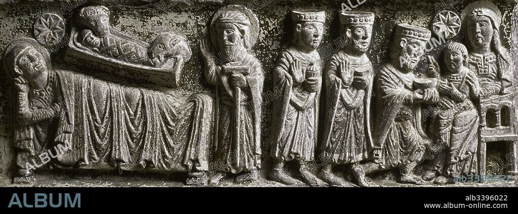 Sepulcro de San Ramón, obispo de la diócesis de Roda-Barbastro entre 1104 y 1126. Detalle de los relieves que representan la Natividad y la Epifanía. Cripta de la Catedral de San Vicente. Roda de Isábena. Provincia de Huesca. Aragón. España.