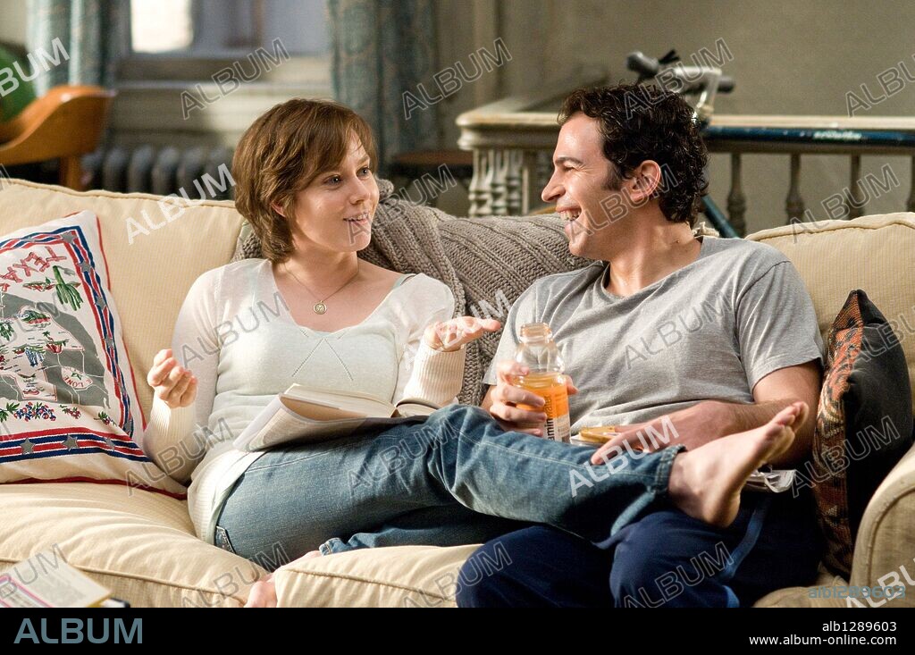 AMY ADAMS and CHRIS MESSINA in JULIE & JULIA, 2009, directed by NORA EPHRON. Copyright SCOTT RUDIN PRODUCTIONS.