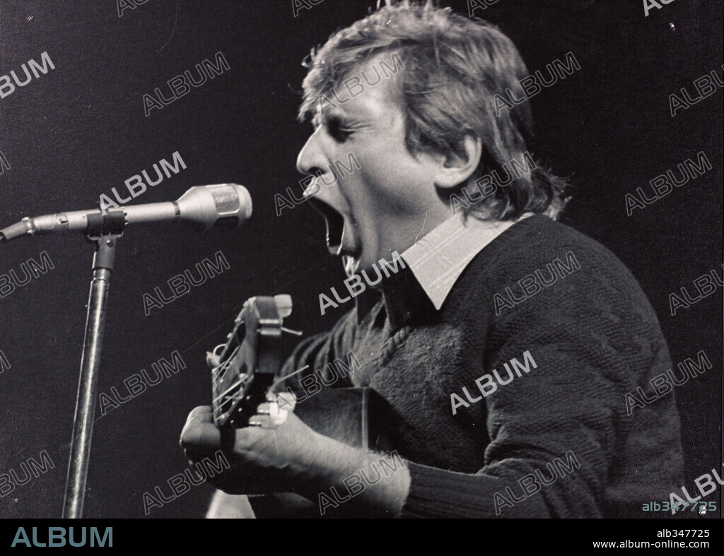 RAIMON en LA NOVA CANÇO, 1975, dirigida por FRANCESC BELLMUNT. Copyright PROFILMES.