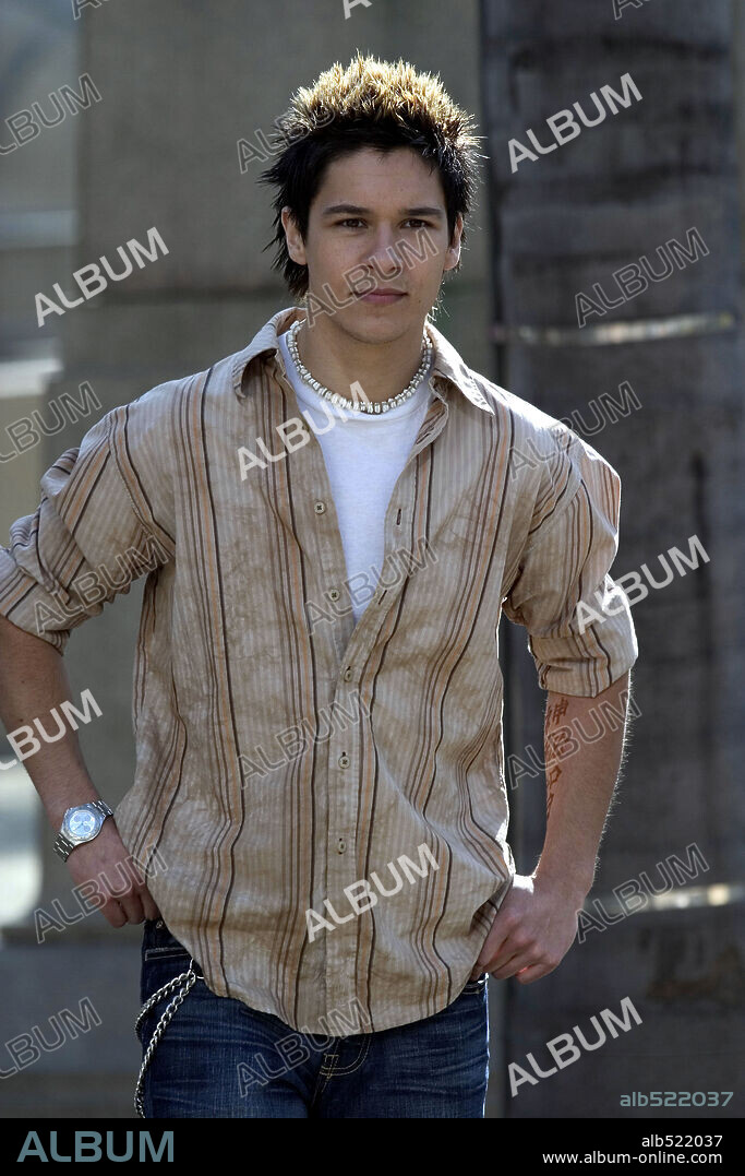 OLIVER JAMES in RAISE YOUR VOICE, 2004, directed by SEAN MCNAMARA. Copyright NEW LINE CINEMA / ROSENTHAL, ZADE.
