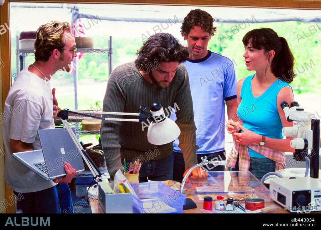 FRANCES O'CONNOR, GERARD BUTLER and PAUL WALKER in TIMELINE, 2003, directed by RICHARD DONNER. Copyright PARAMOUNT PICTURES.